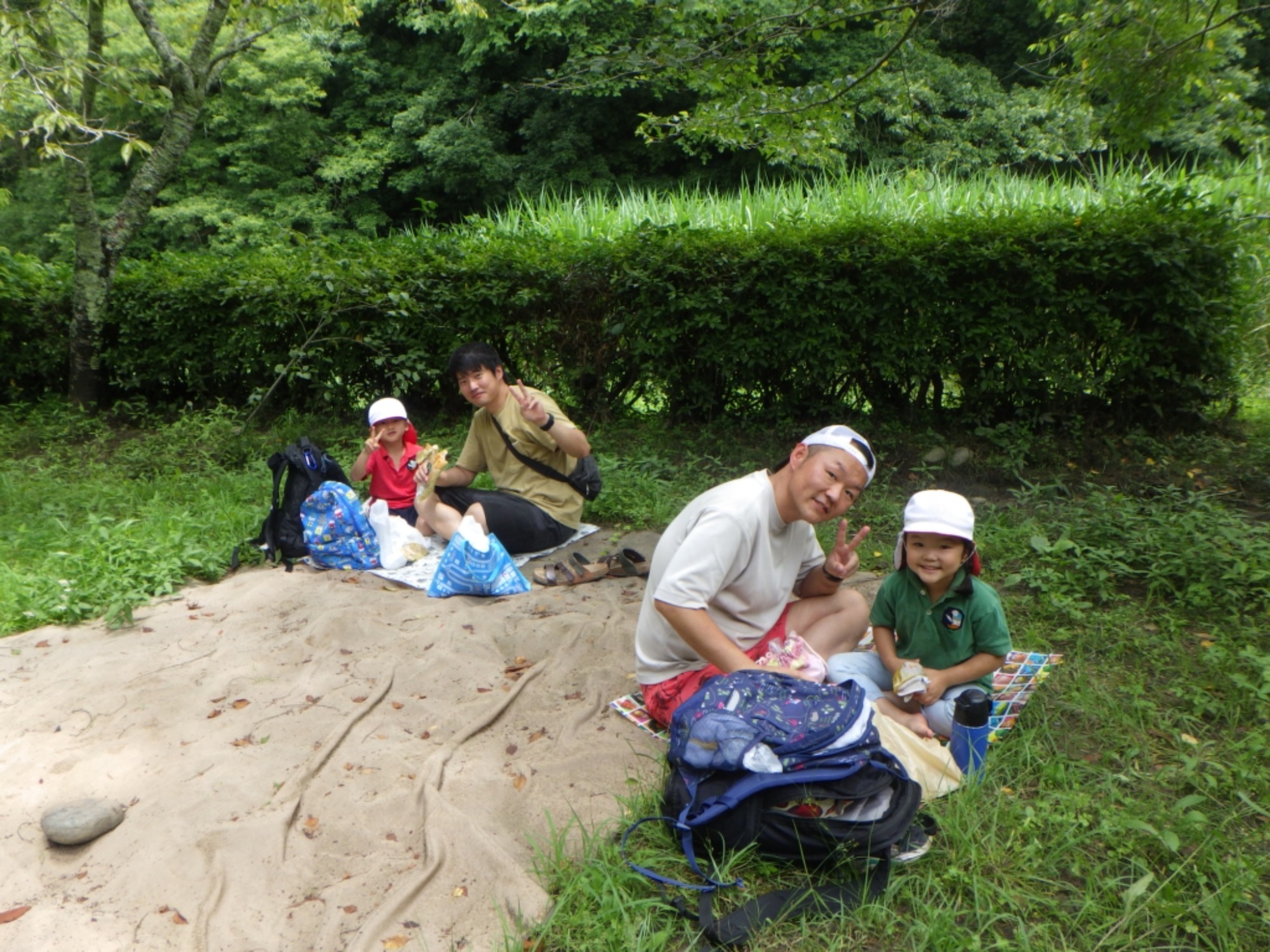 年中　川遊び園外保育（1/2）