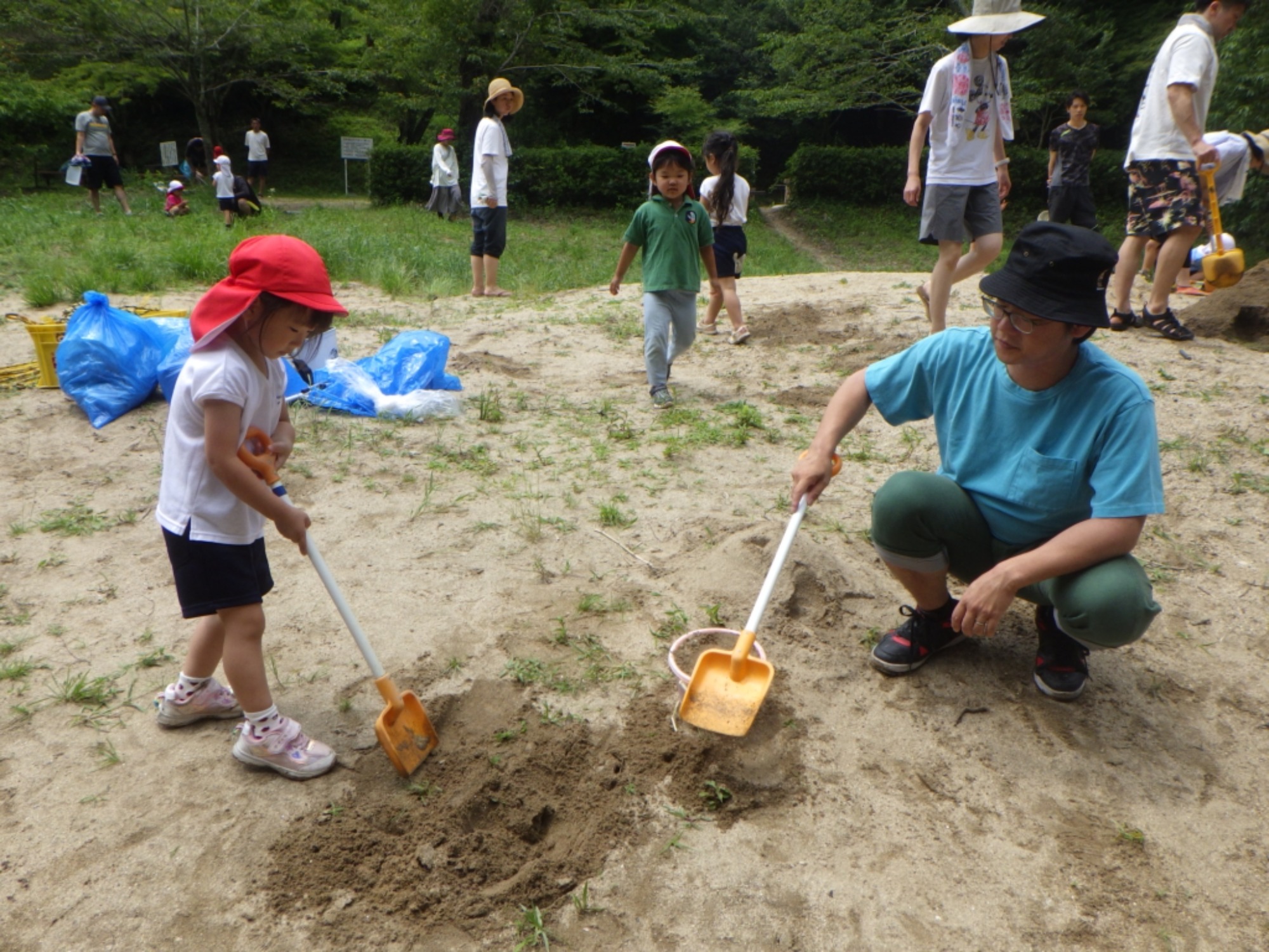 年中　川遊び園外保育（2/2）