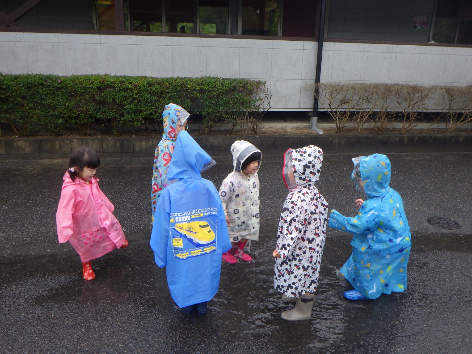 雨は外で遊べない？