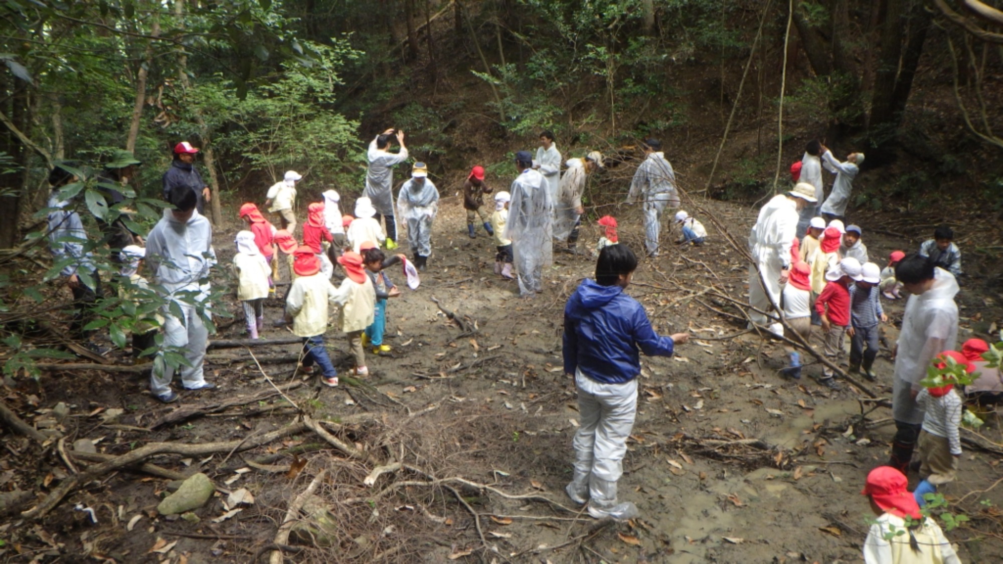 【年長】村積山　イノシシ沼　園外保育（1/4）