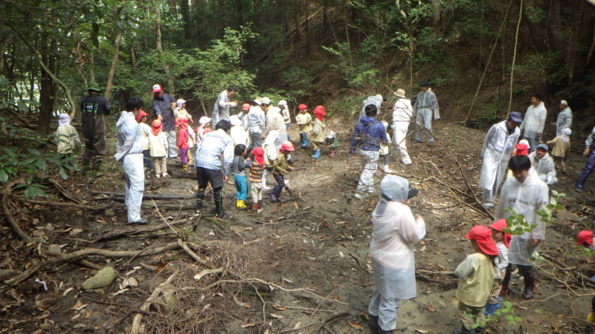 【年長】村積山　イノシシ沼　園外保育（1/4）