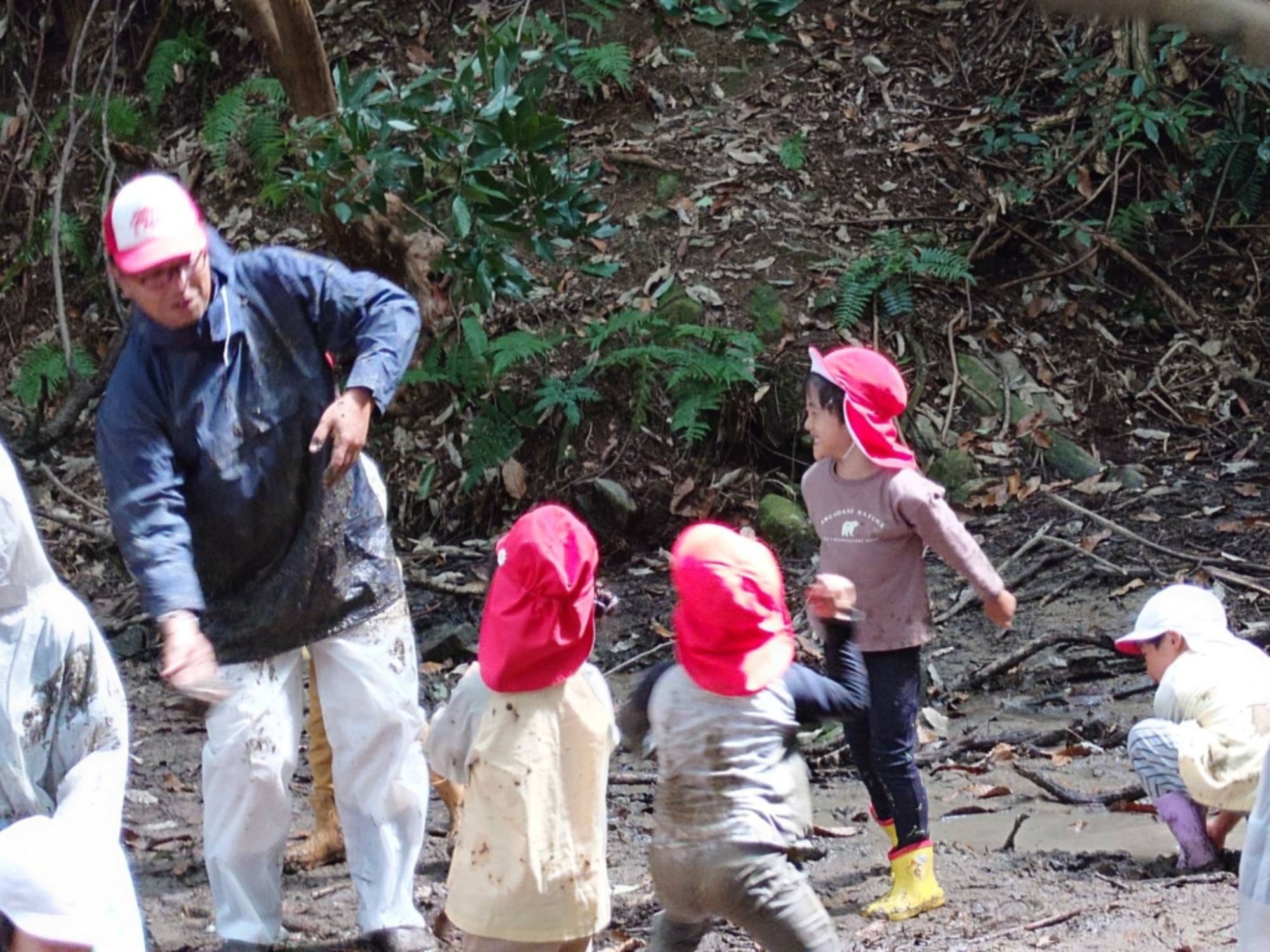 【年長】村積山　イノシシ沼　園外保育（2/4）