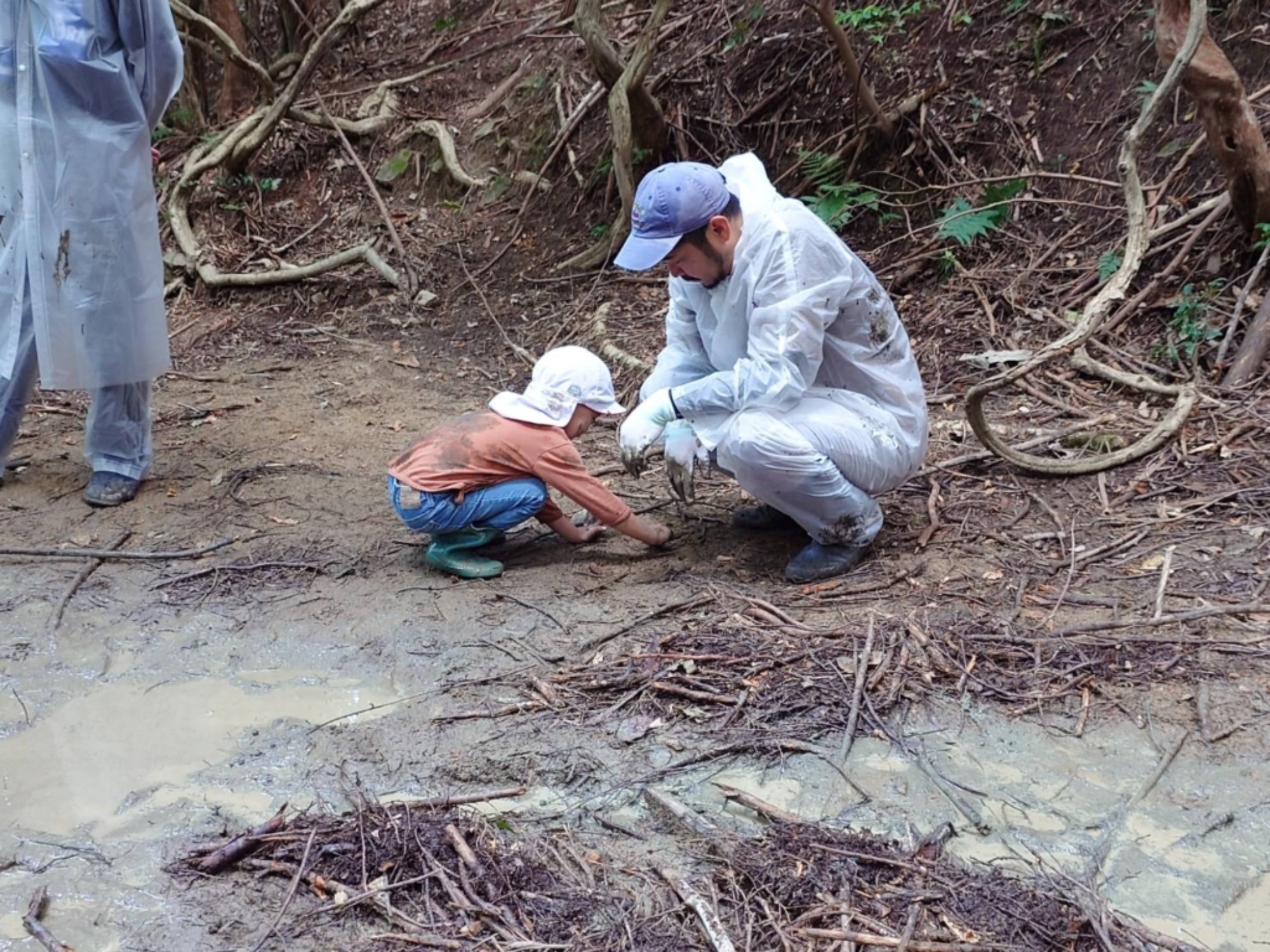 【年長】村積山　イノシシ沼　園外保育（2/4）