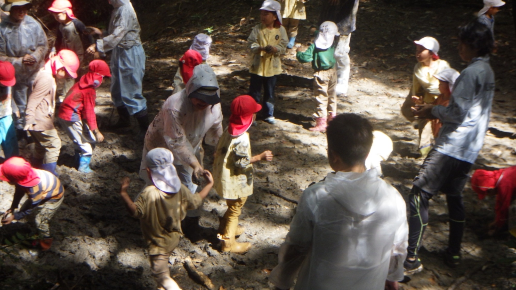 【年長】村積山　イノシシ沼　園外保育（2/4）