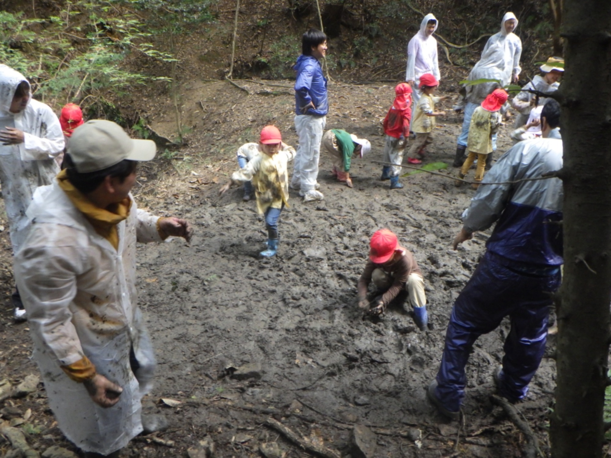 【年長】村積山　イノシシ沼　園外保育（2/4）