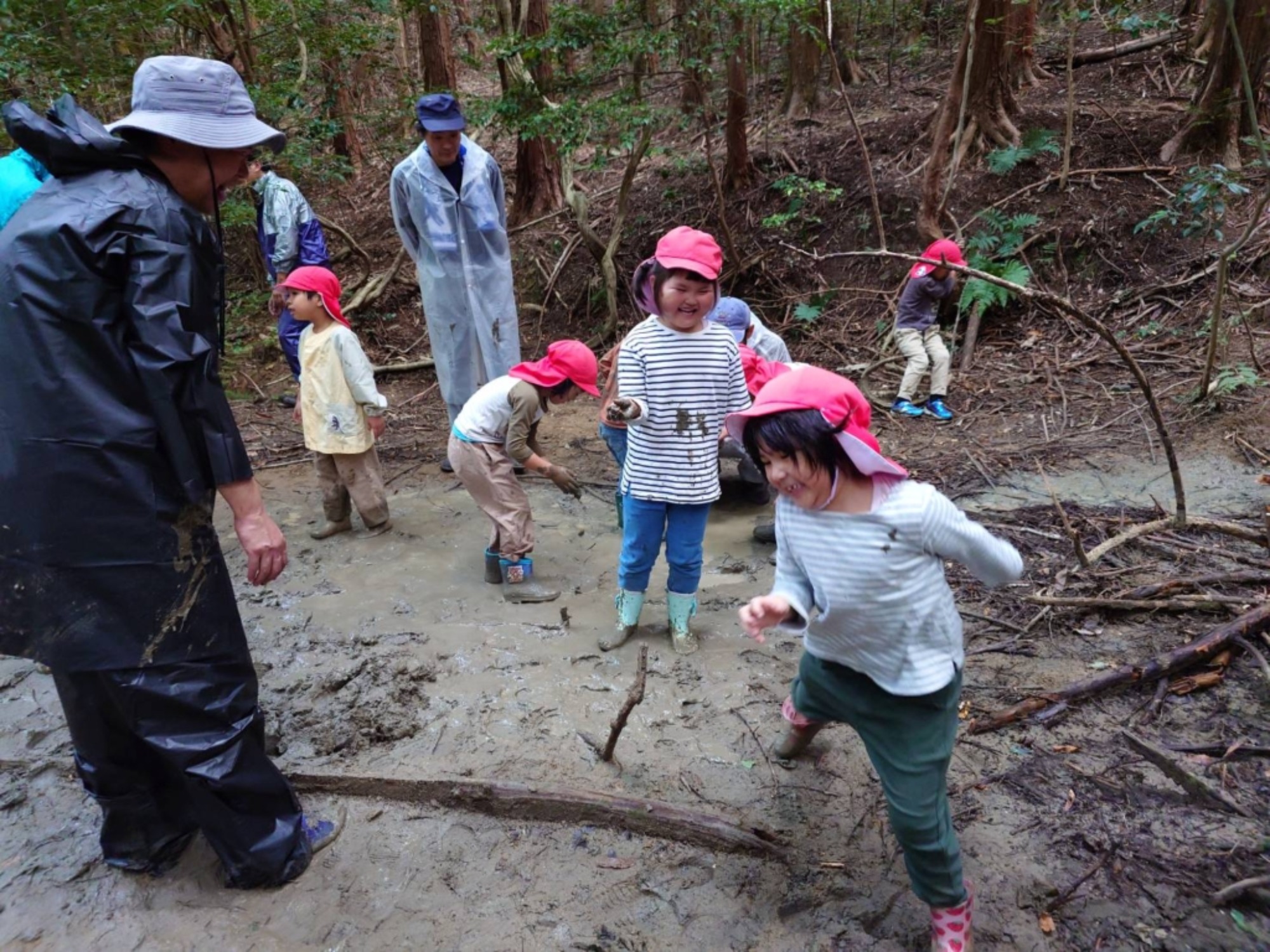 【年長】村積山　イノシシ沼　園外保育（2/4）