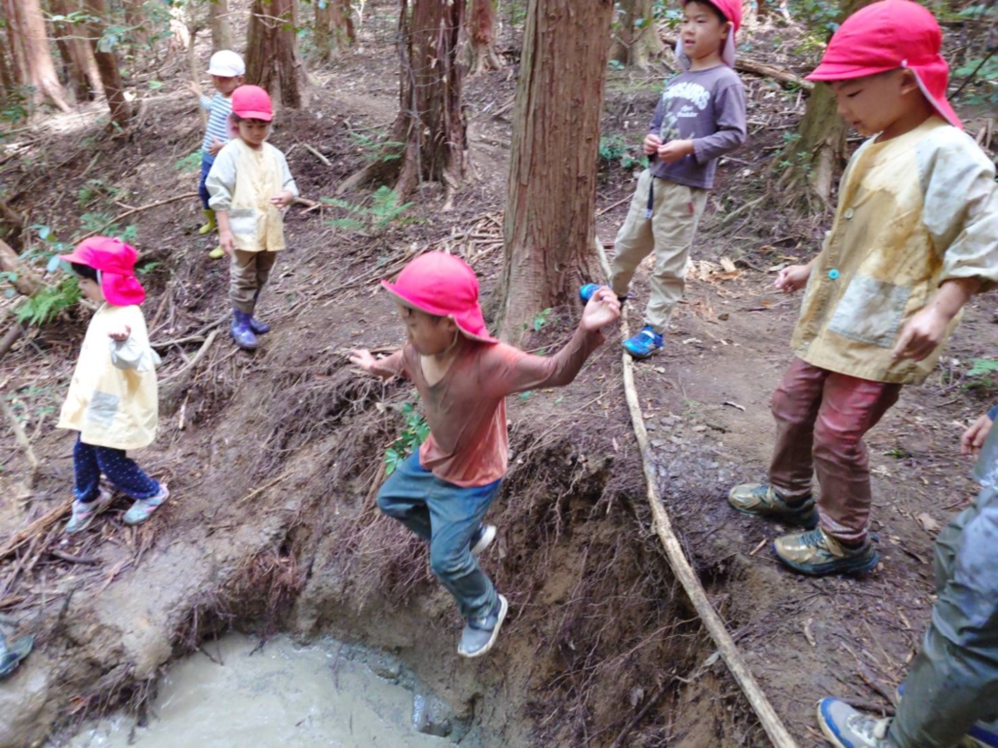 【年長】村積山　イノシシ沼　園外保育（3/4）