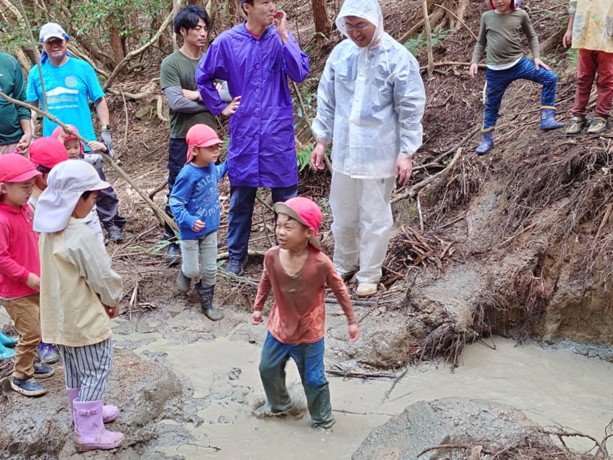 【年長】村積山　イノシシ沼　園外保育（3/4）