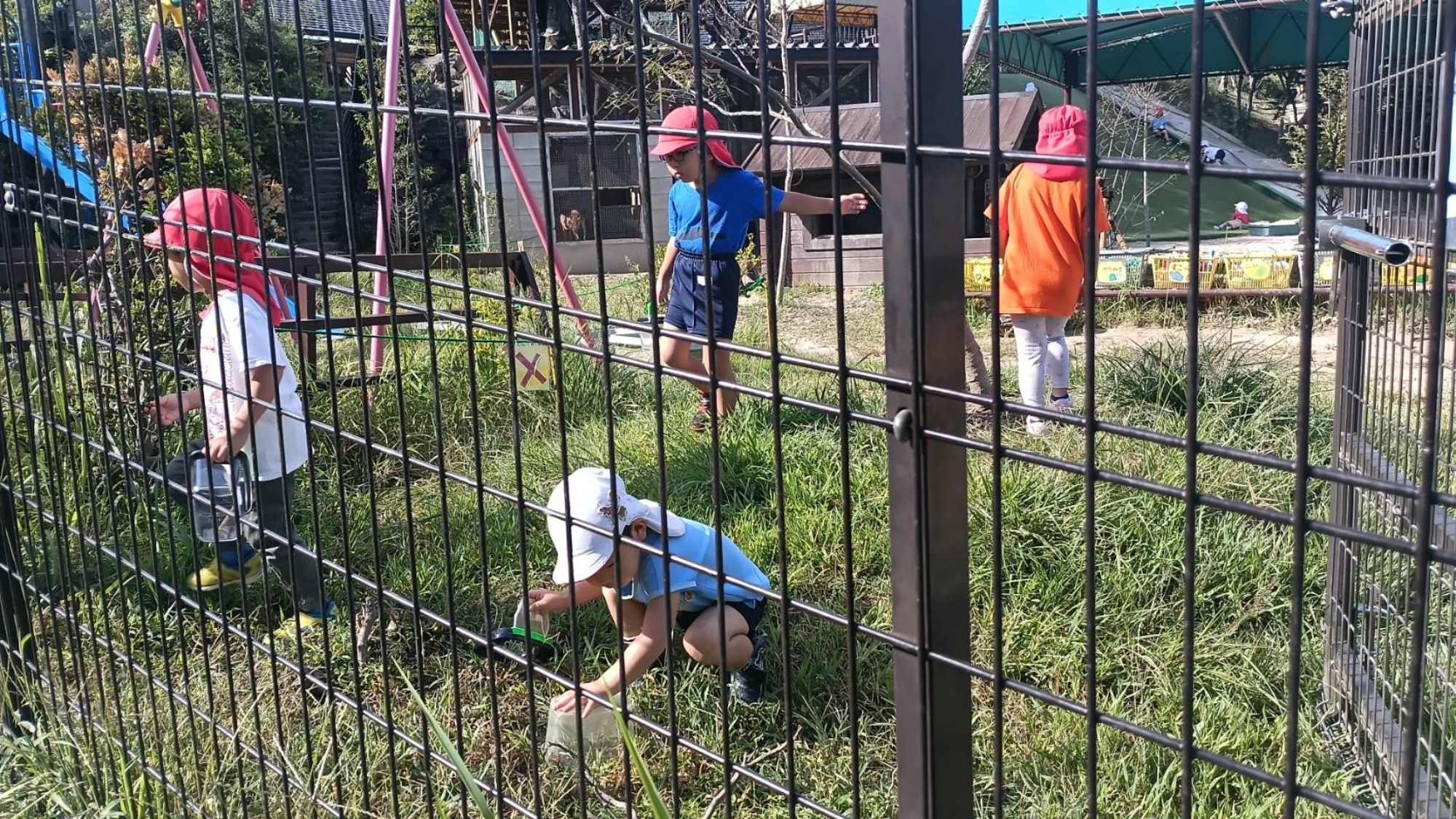 そこにいるのは…？