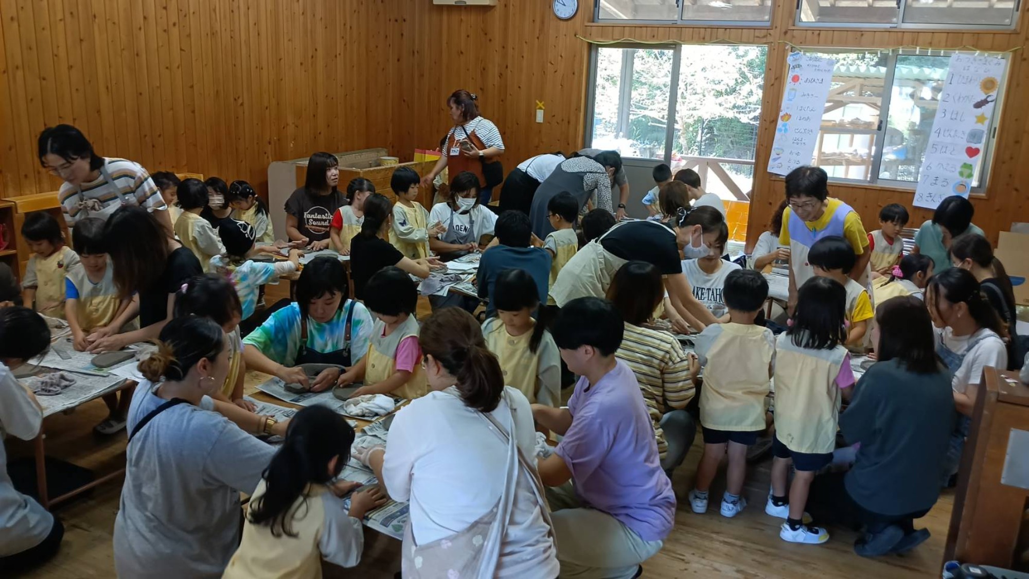 親子で食器　木の実拾い