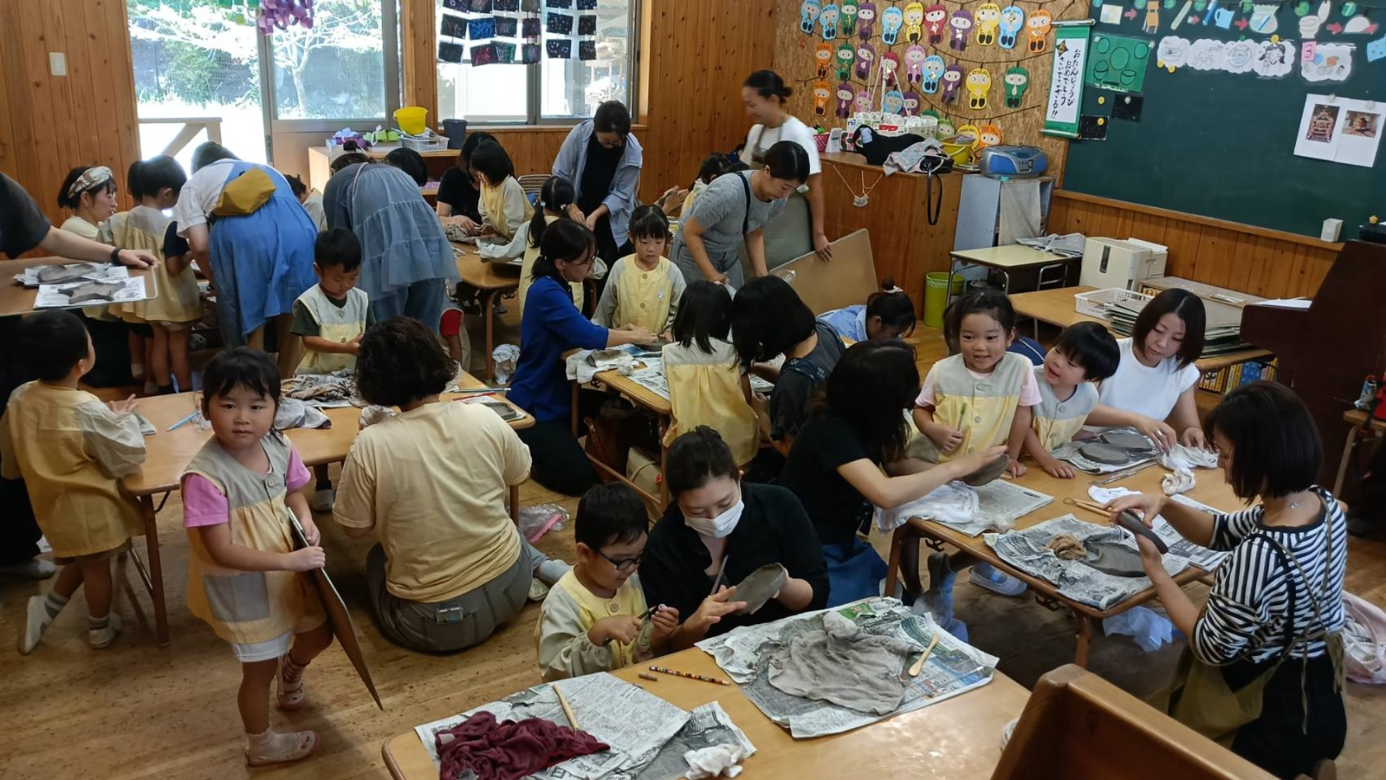 親子で食器　木の実拾い