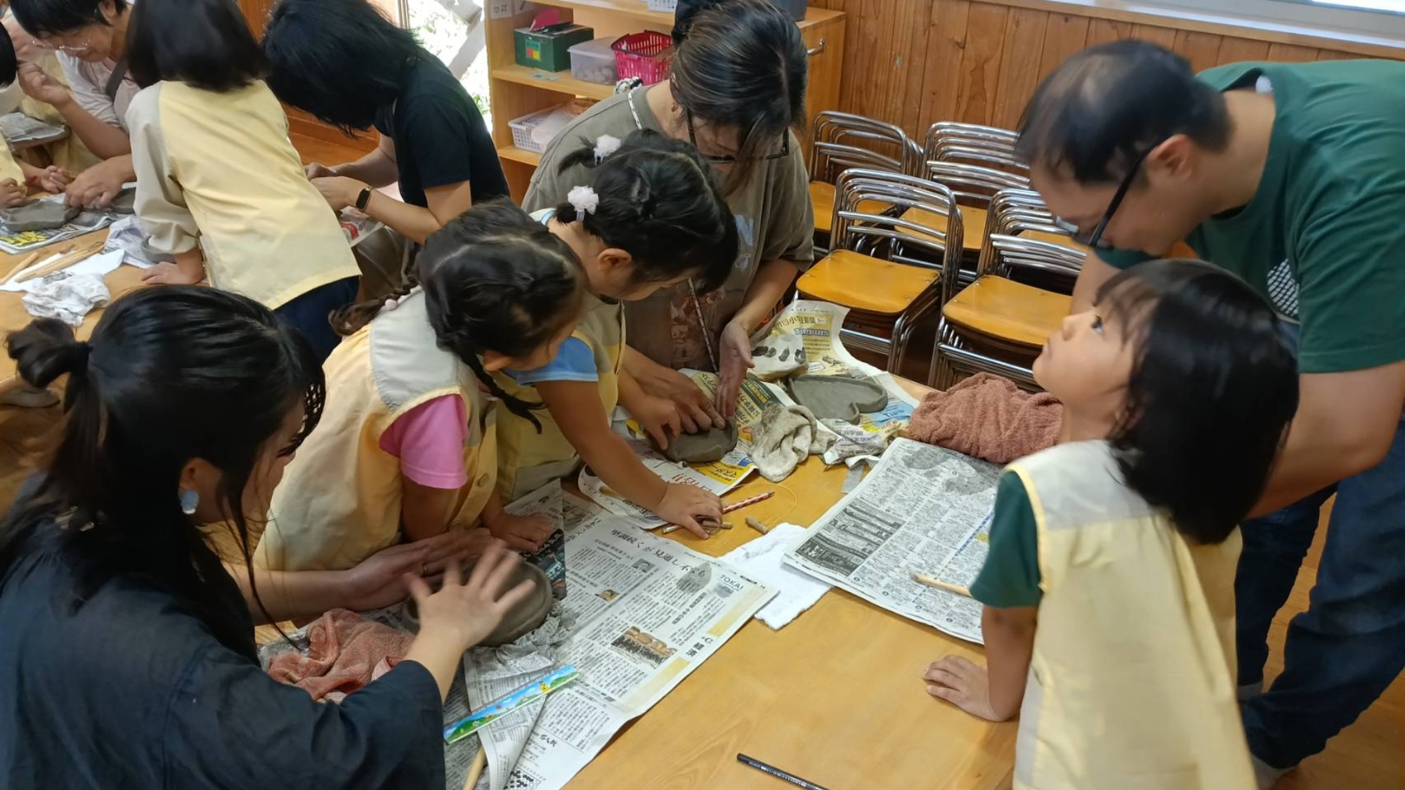 親子で食器　木の実拾い