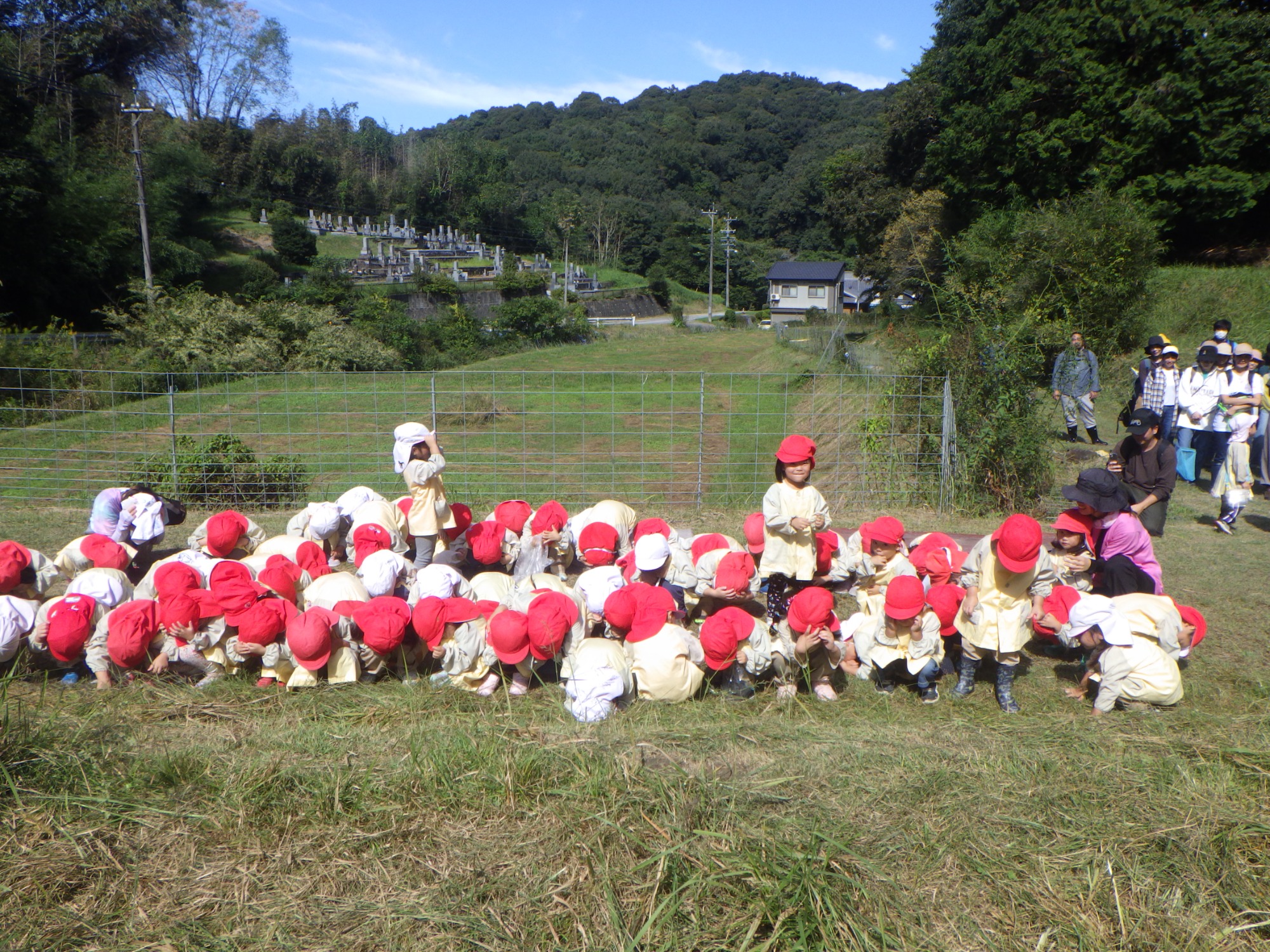 【年少】10/6　村積山　園外保育（1/2）