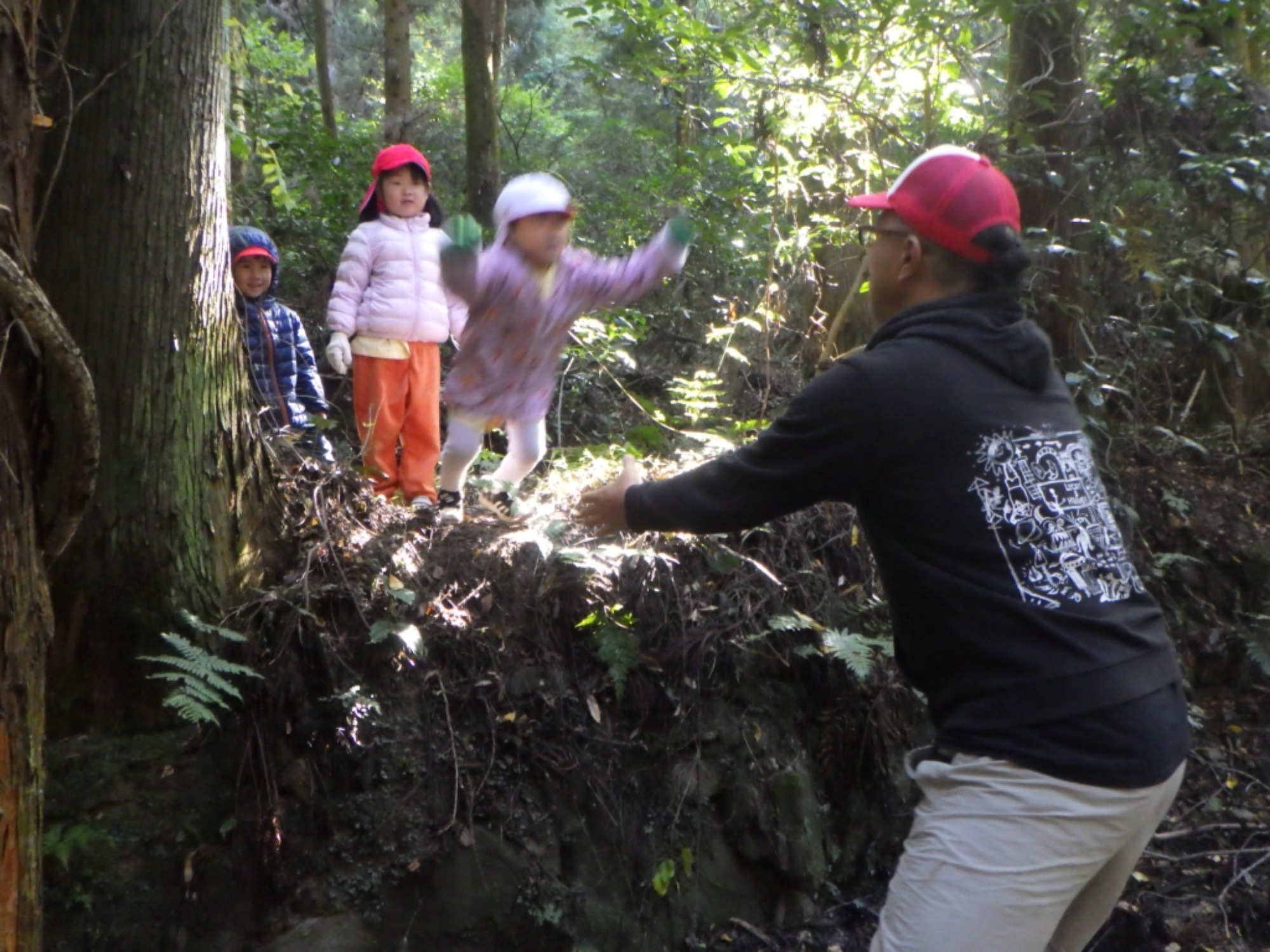【年中】11/10　村積山　園外保育（3/3）