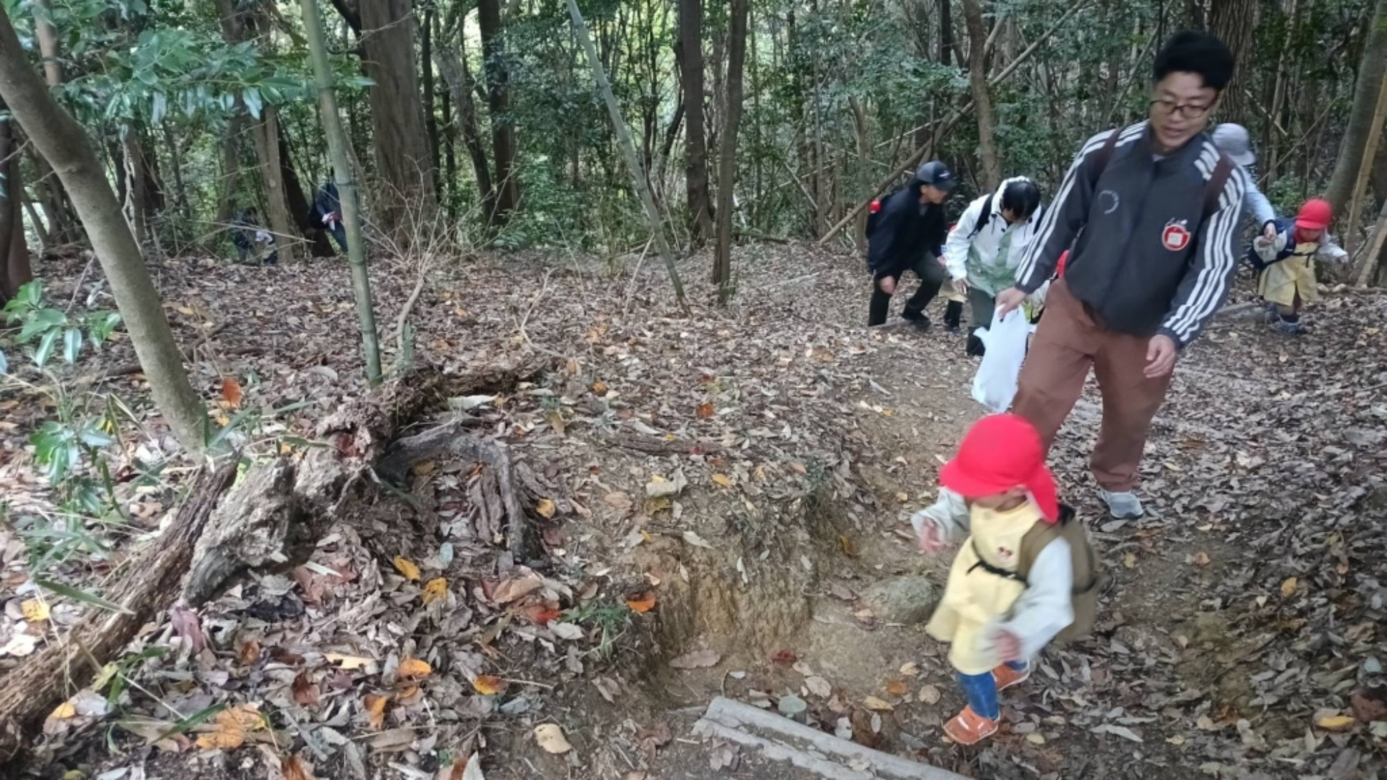 【年少】11/11　村積山　園外保育（2/3）