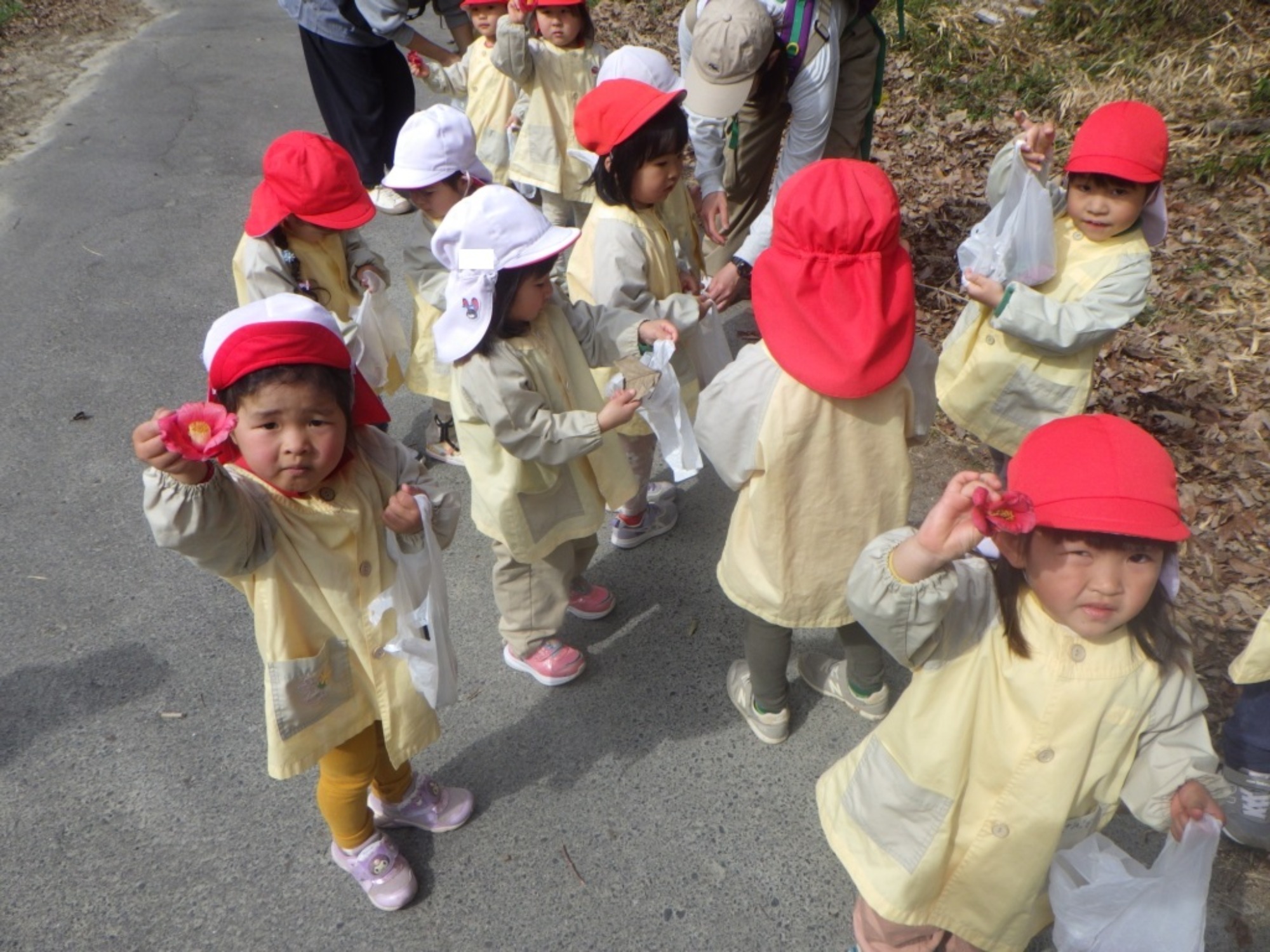 【くも】3/2　村積山　園外保育