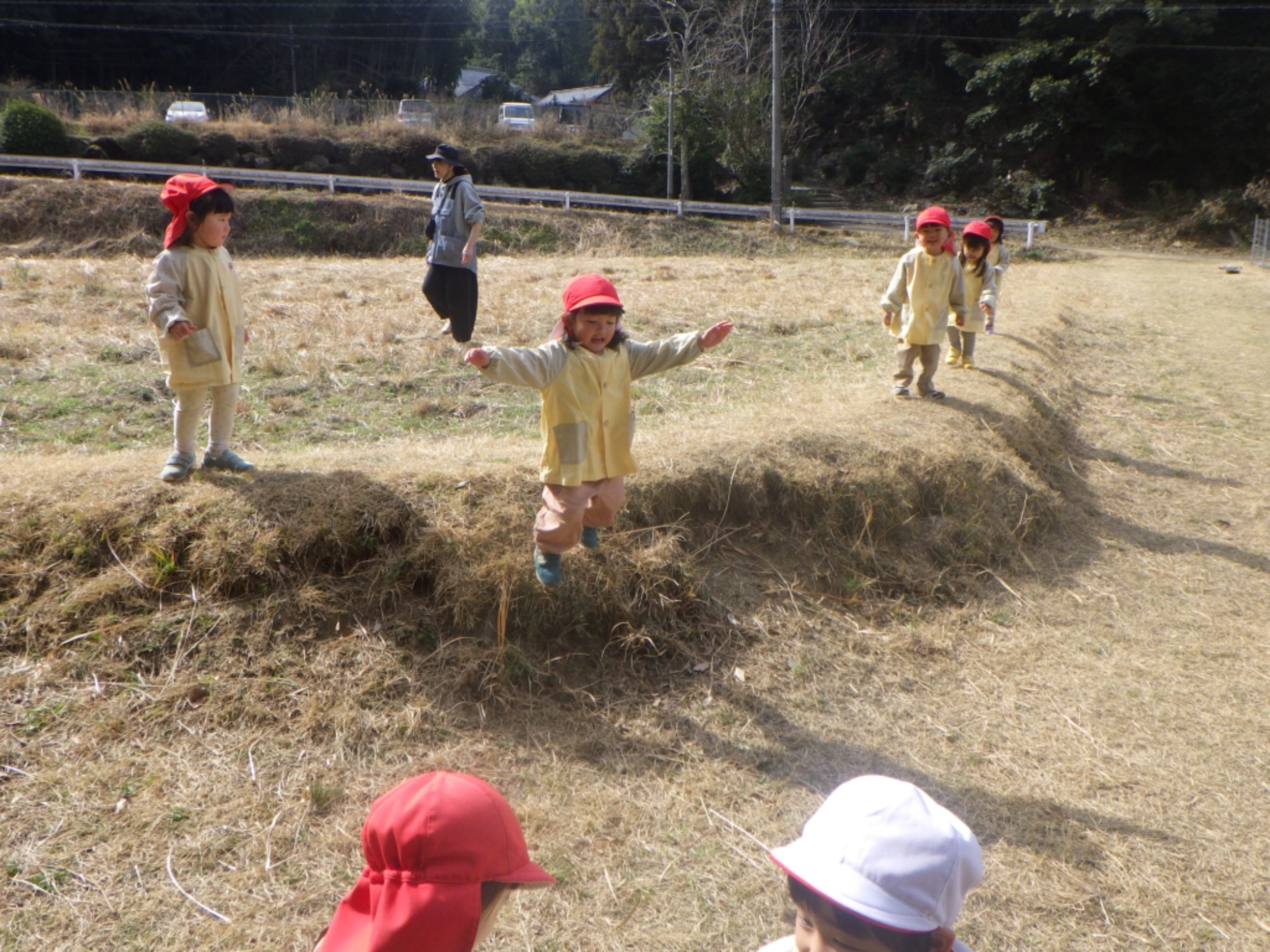 【くも】3/2　村積山　園外保育